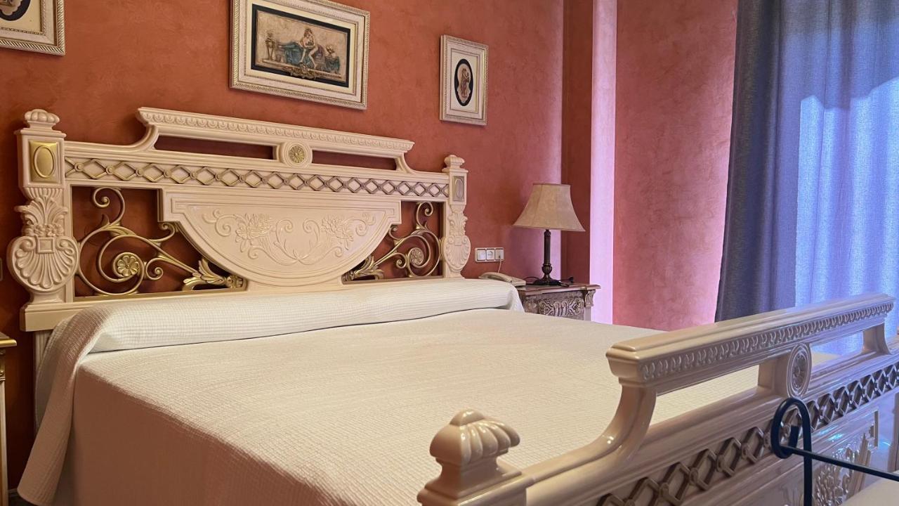 Hospedium Hotel Twist Torredonjimeno Bagian luar foto