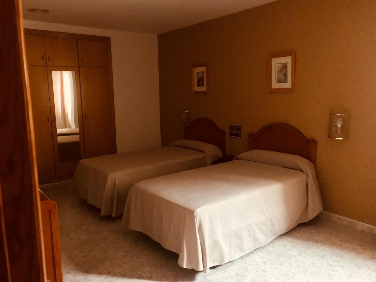 Hospedium Hotel Twist Torredonjimeno Bagian luar foto