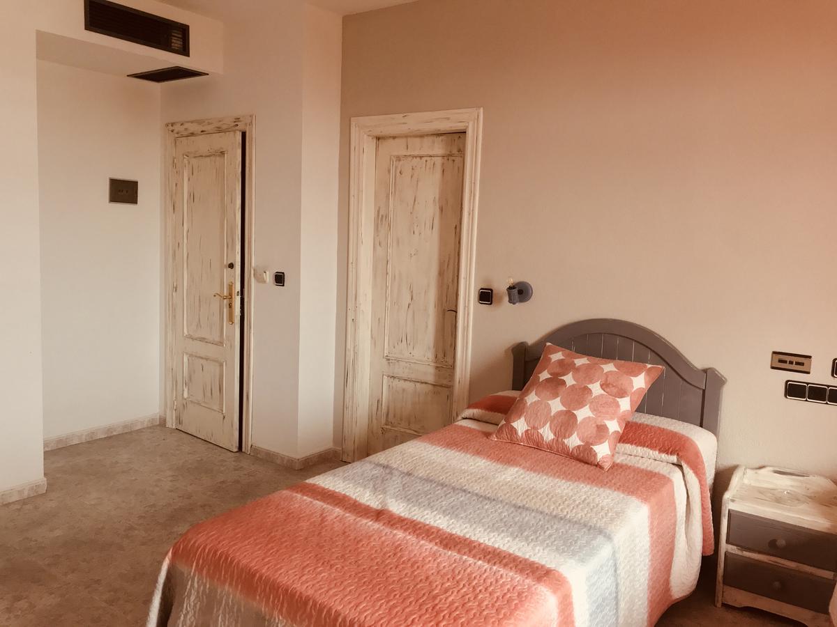Hospedium Hotel Twist Torredonjimeno Bagian luar foto