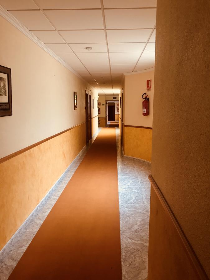 Hospedium Hotel Twist Torredonjimeno Bagian luar foto