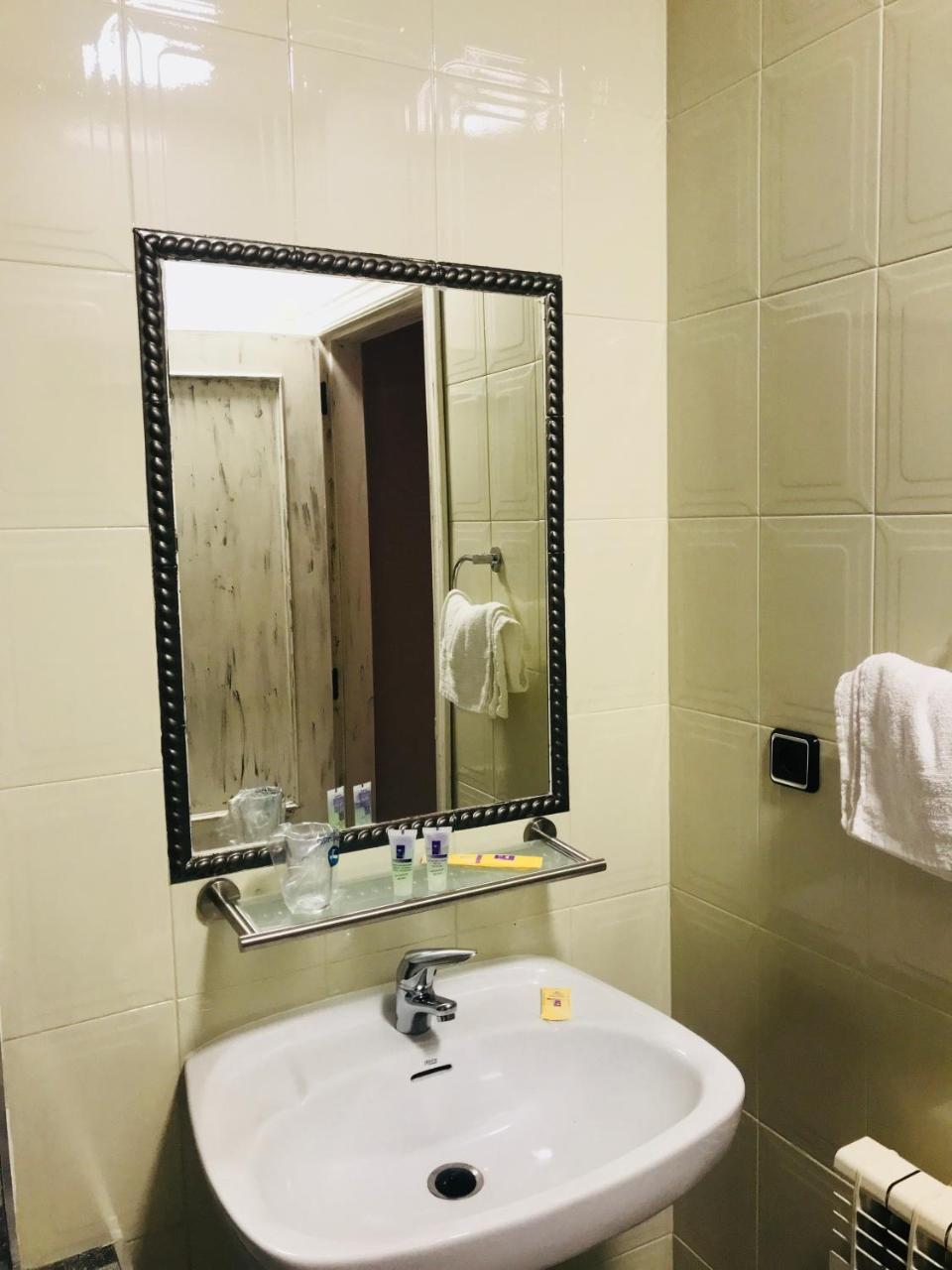 Hospedium Hotel Twist Torredonjimeno Bagian luar foto