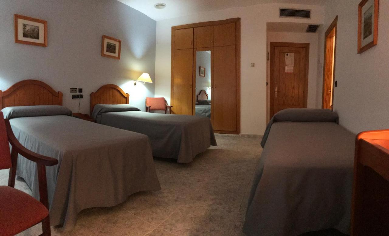 Hospedium Hotel Twist Torredonjimeno Bagian luar foto